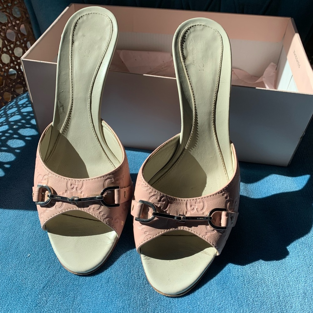 Authentic Gucci pink, open toe, slides, slip on, kitten heels sandals Guccissima